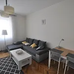 Avis - City 33 Apartmán