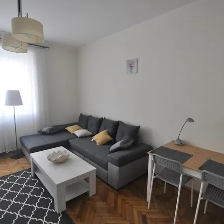 Avis - City 33 Apartment