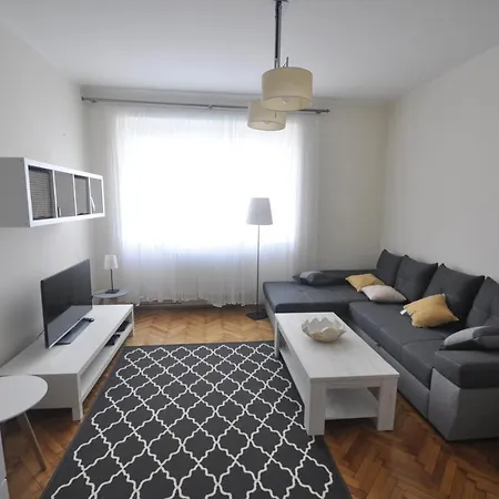 Avis - City 33 Gdynia